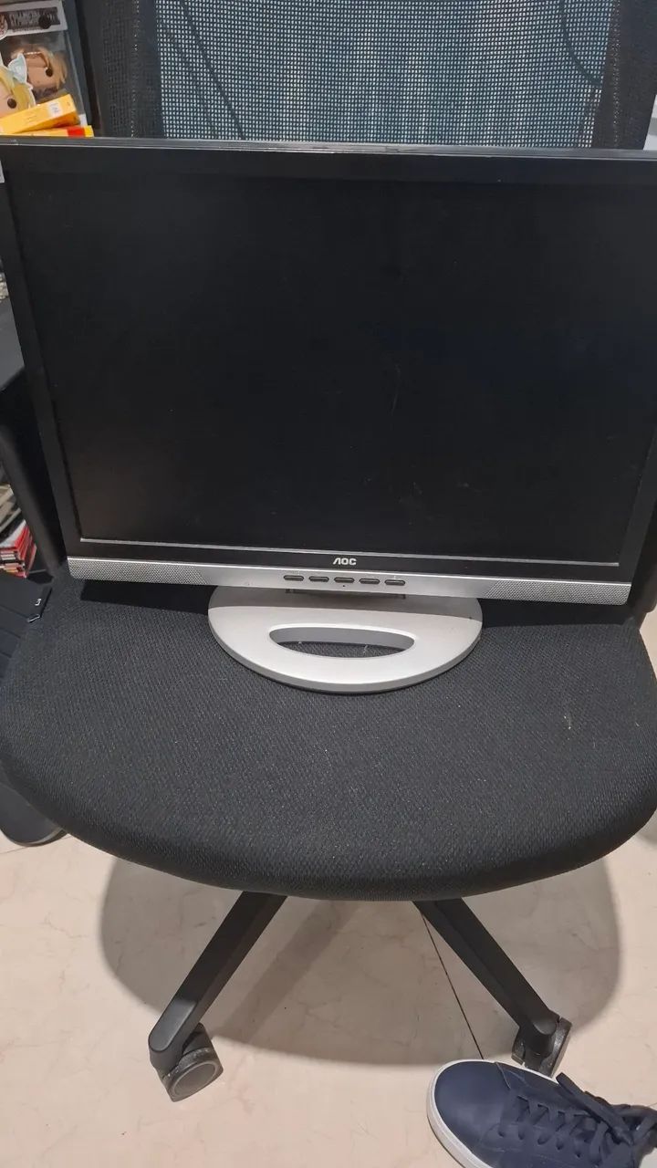 Monitor AOC 19" + Adaptador VGA para HDMI