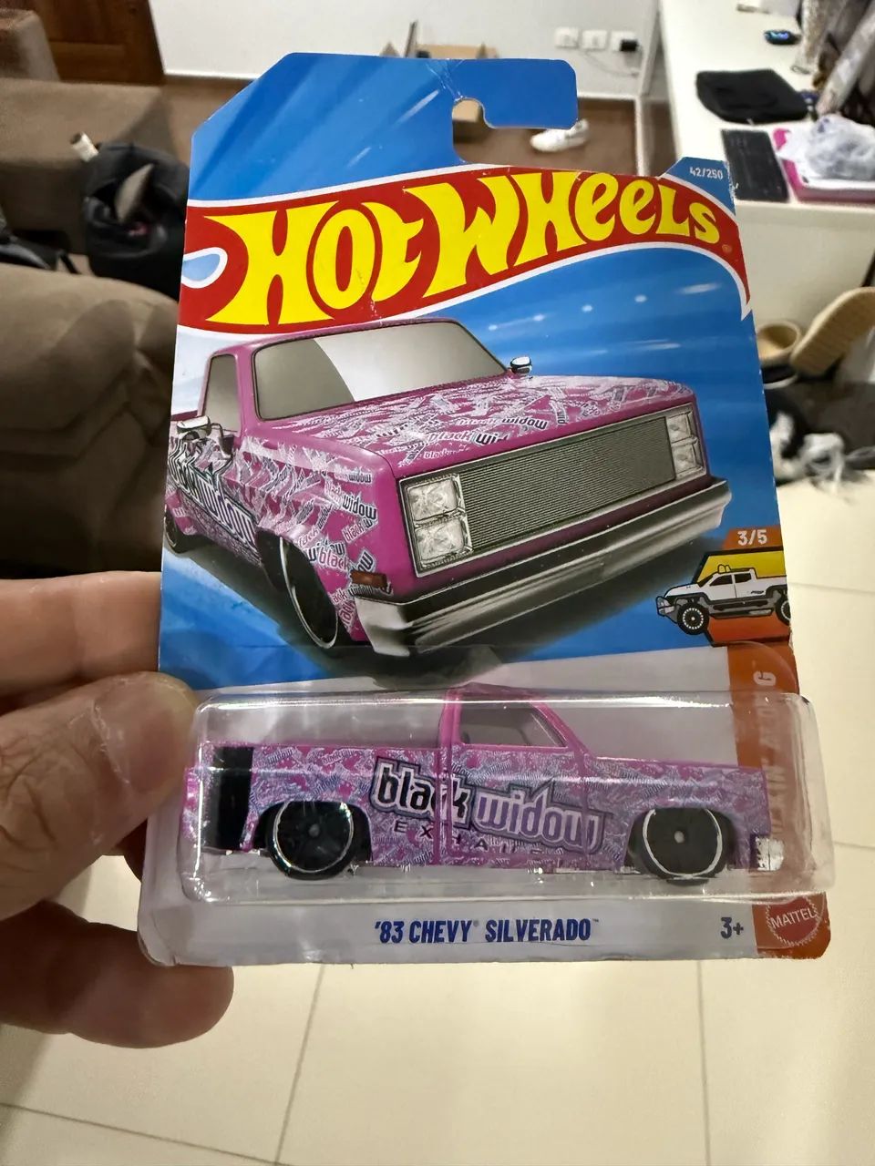 Hot Wheels 83 Chevy Silverado Rosa Black Widow 