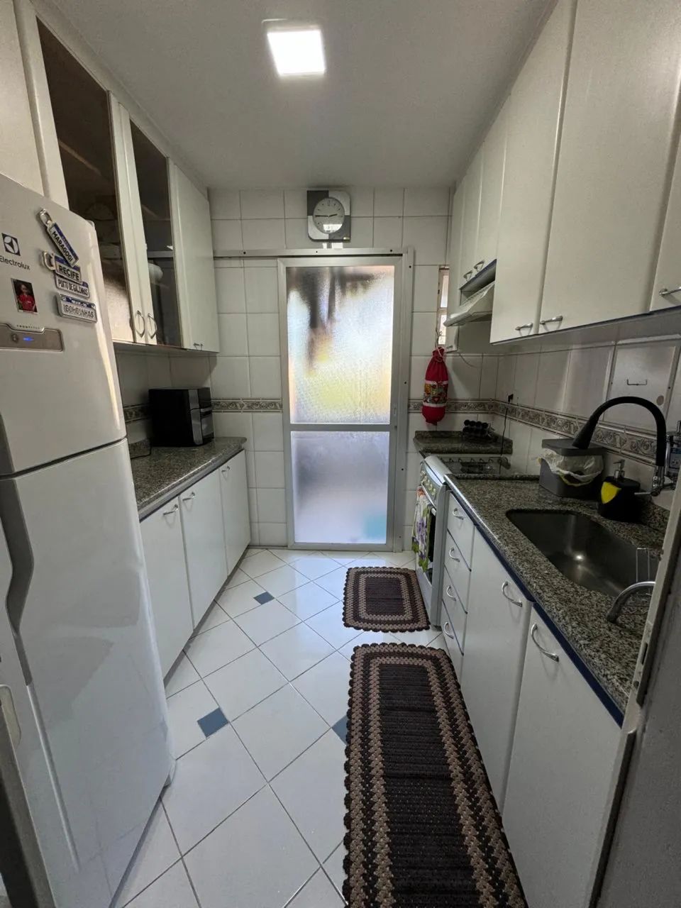 Apartamento mobiliado e reformado com 86,00m2 na zona 03 - Foto 5