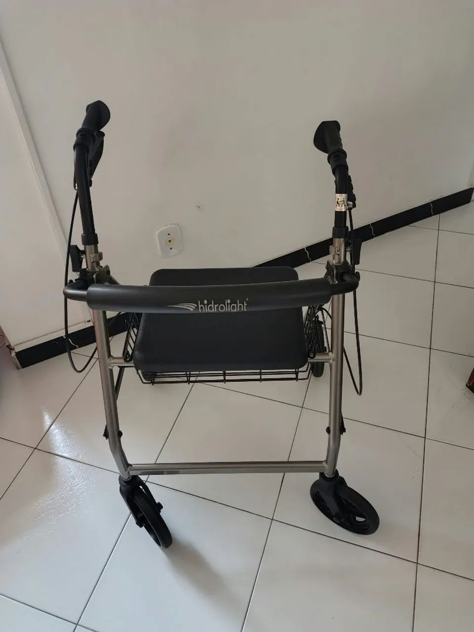 Andador para idoso de 4 rodas - Foto 5