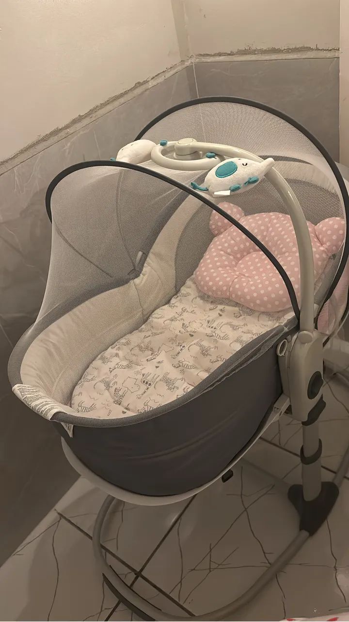 Berço portátil 6 em1 balanço com mosqueteiro 