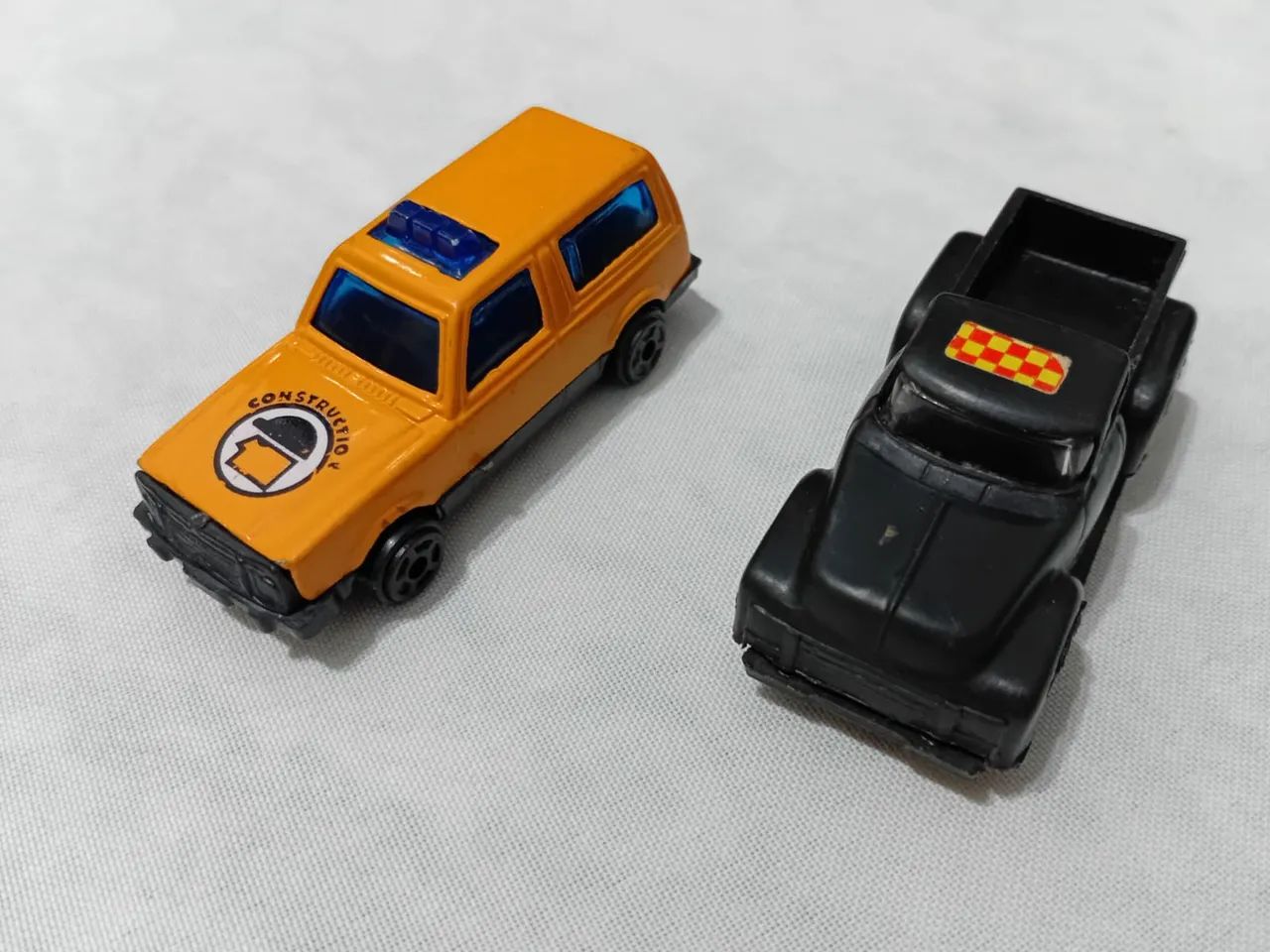Carrinhos para brinquedos e coleções 
