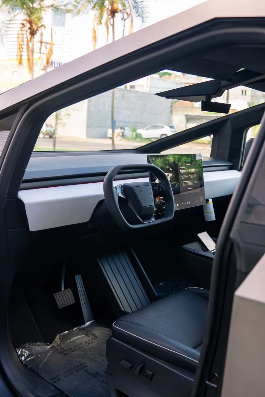 Tesla Cybertruck Foundation, foto 9 de 17