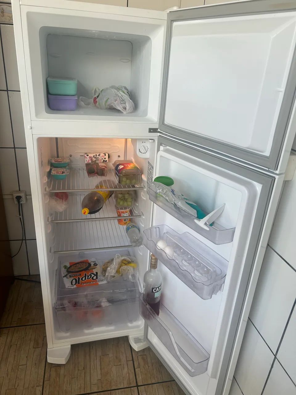 Geladeira Electrolux 260L DC35A semi nova  - Foto 3