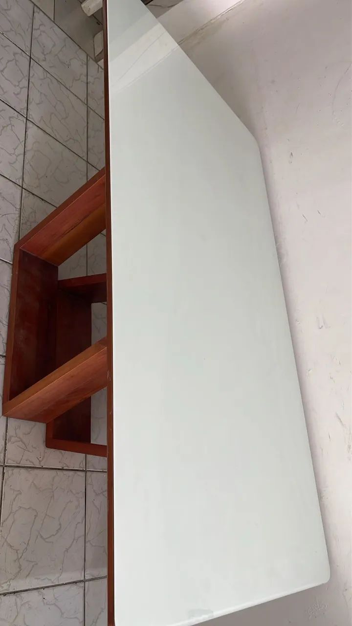 Vendo mesa de jantar com 6 cadeiras 