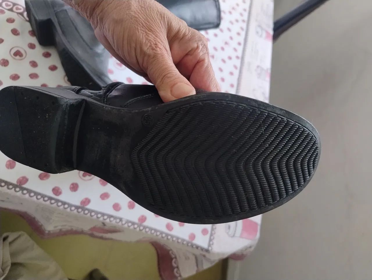 Bota feminina em perfeito estado de nova  - Foto 4