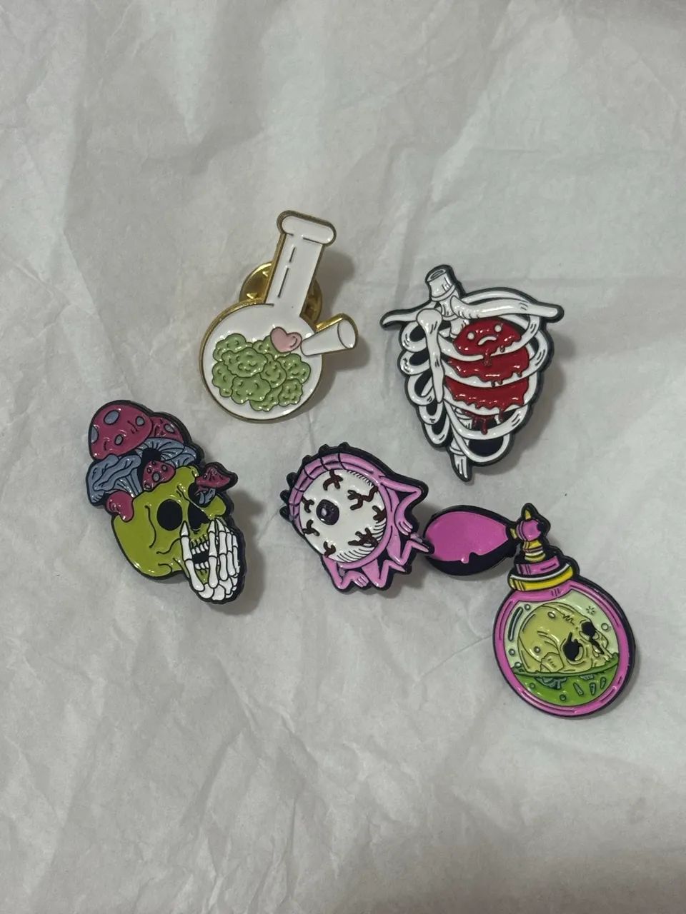 Conjunto 5 pins/broches novos  - Foto 3