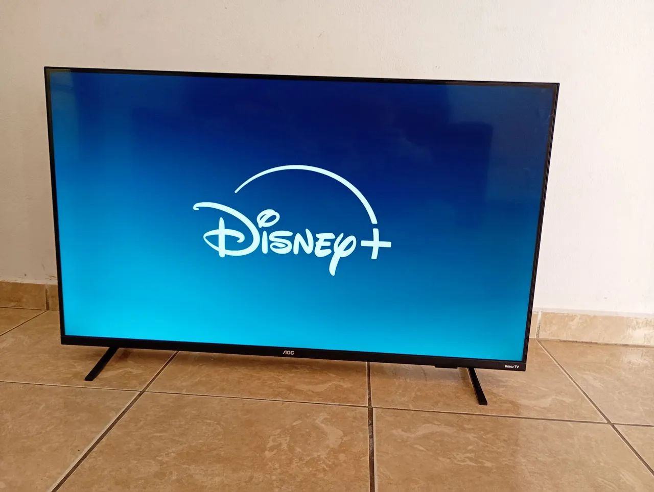 Vendo essa tv da AOC Roku 43 polegadas smart  - Foto 3