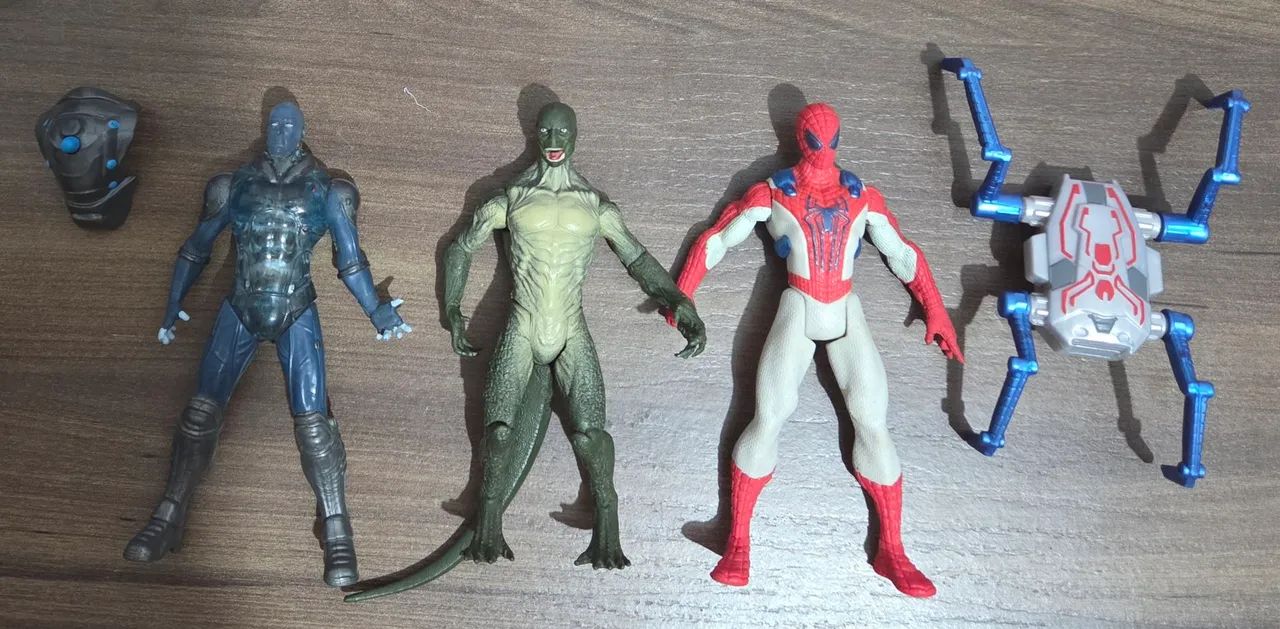 Bonecos Hasbro Homem Aranha e vilões