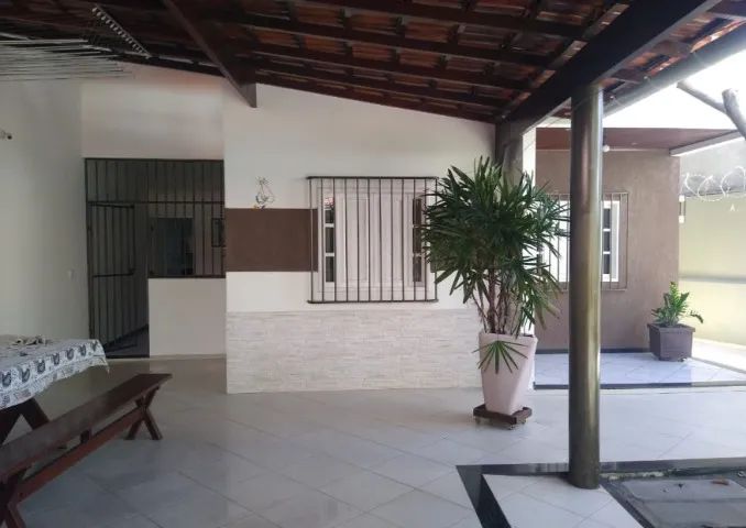 ALUGA-SE CASA NO CENTRO DA CIDADE