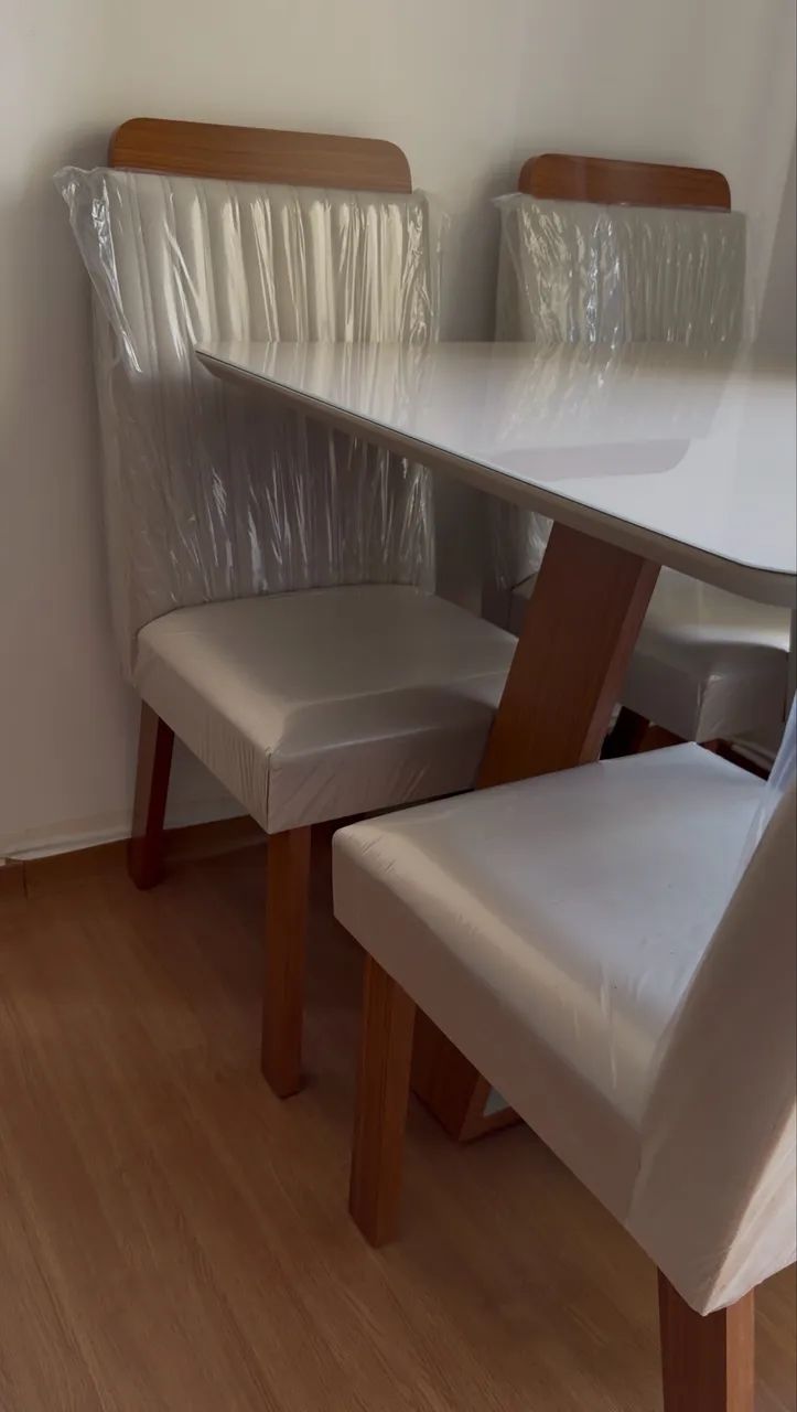 MESA COM 4 CADEIRAS  - Foto 2