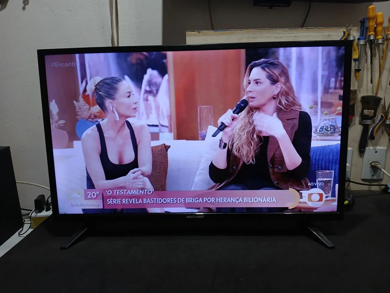 Vende-se tv SMART multilaser 32 polegadas funcionando perfeitamente. 