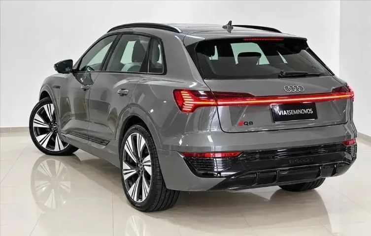 Audi Q8 E-tron Performance Black (elétrico) 2024 - Foto 5