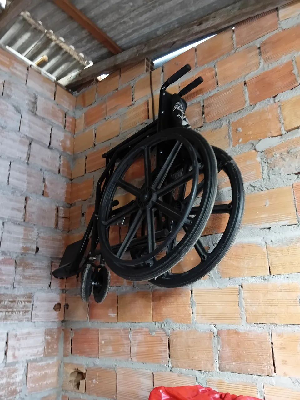 Vendo uma Cadeira de rodas  - Foto 2