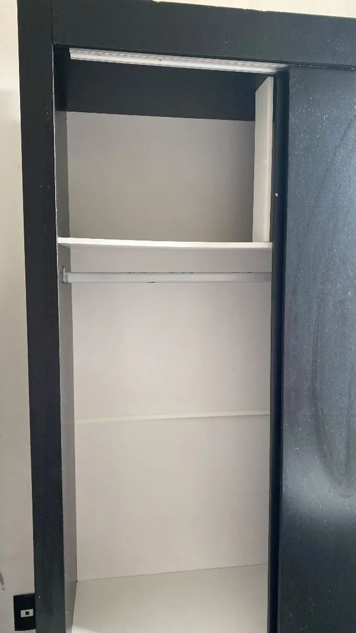 VENDO GUARDA ROUPA PRETO 2 PORTAS<br> - Foto 3