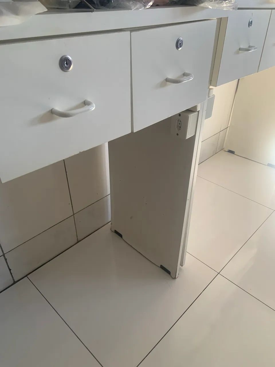 Conjunto com 3 Mesas de Loja/Expositor com Gavetas - Foto 5