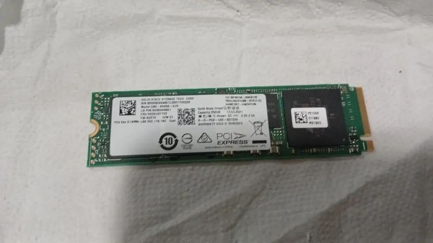 Nvme smart 256 GB, bem conservado.