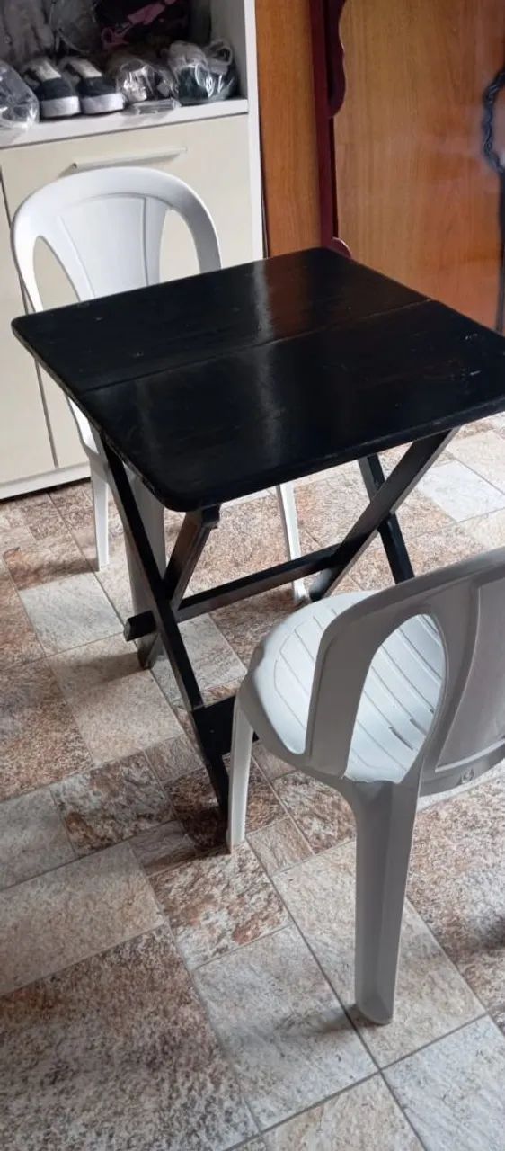 Mesa de madeira e 2 cadeiras  - Foto 3