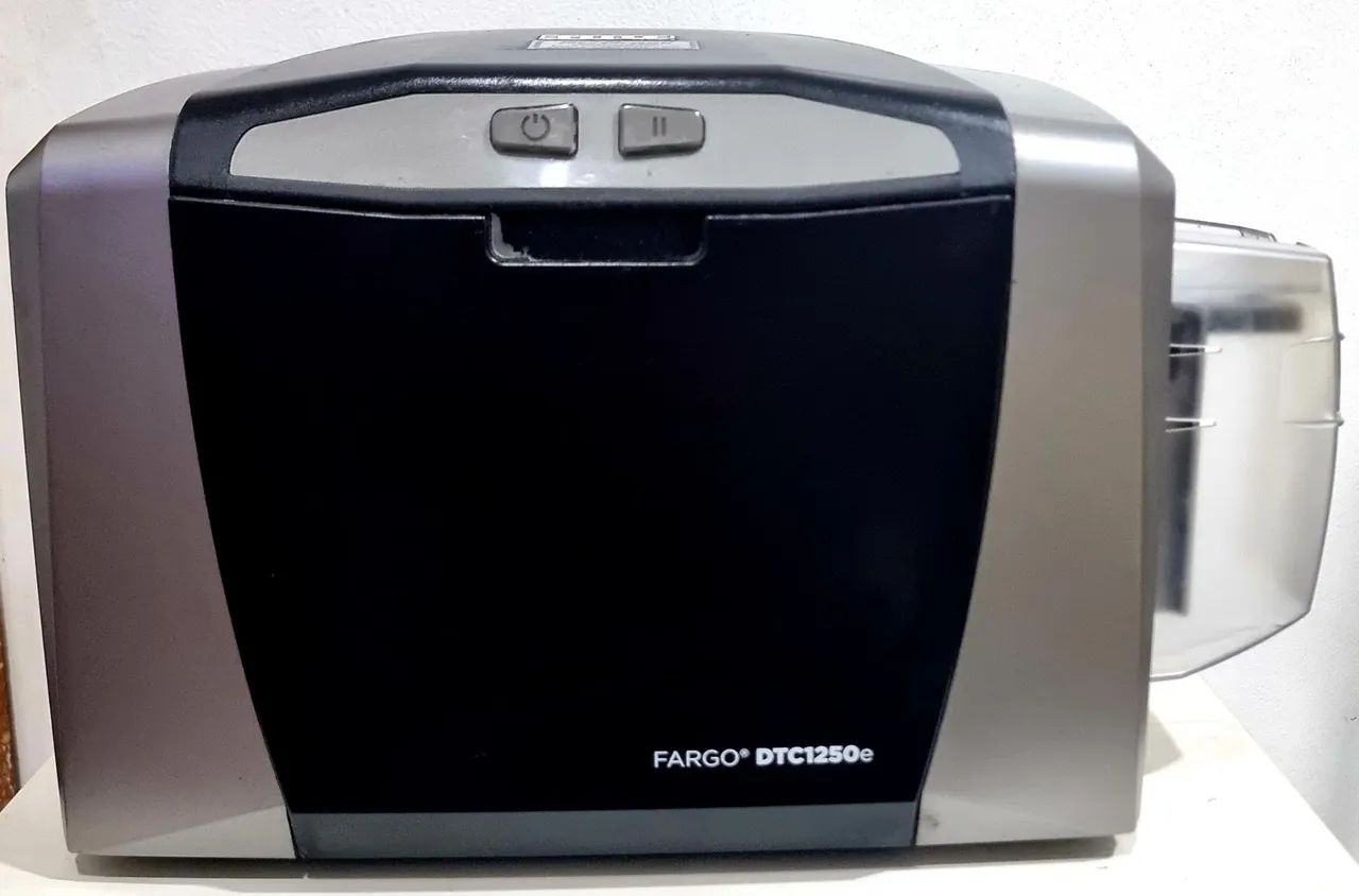Fargo DTC1250e Impressora de Crachá e Cartão PVC 
