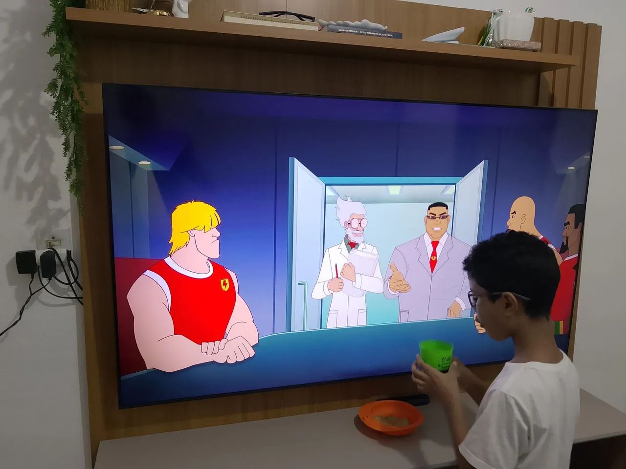 Ótima TV SAMSUNG 65P 4K  - Foto 2