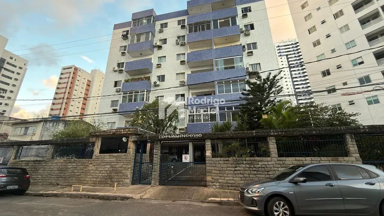 Apartamento com 2 quartos, 84 m², dependência completa e vaga coberta