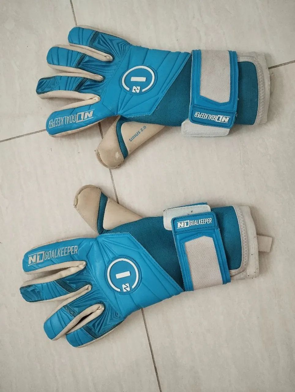 Luvas de goleiro usadas  - Foto 5