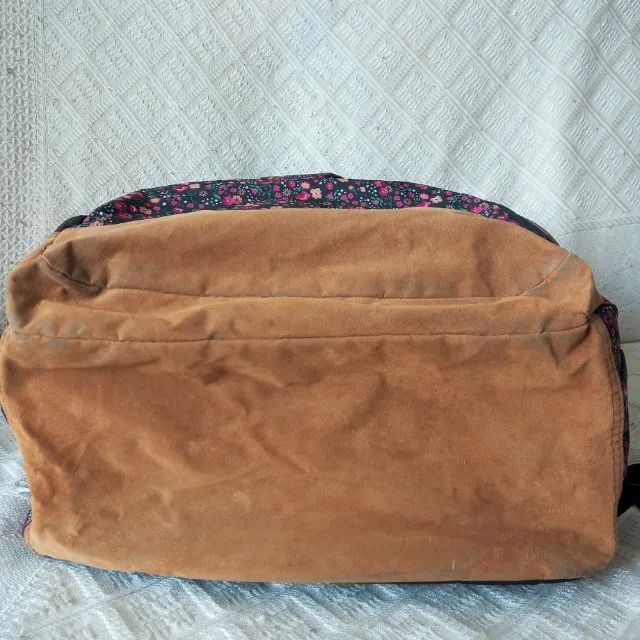 Mochila floral linda usada top de linha ótimo estado - Foto 3