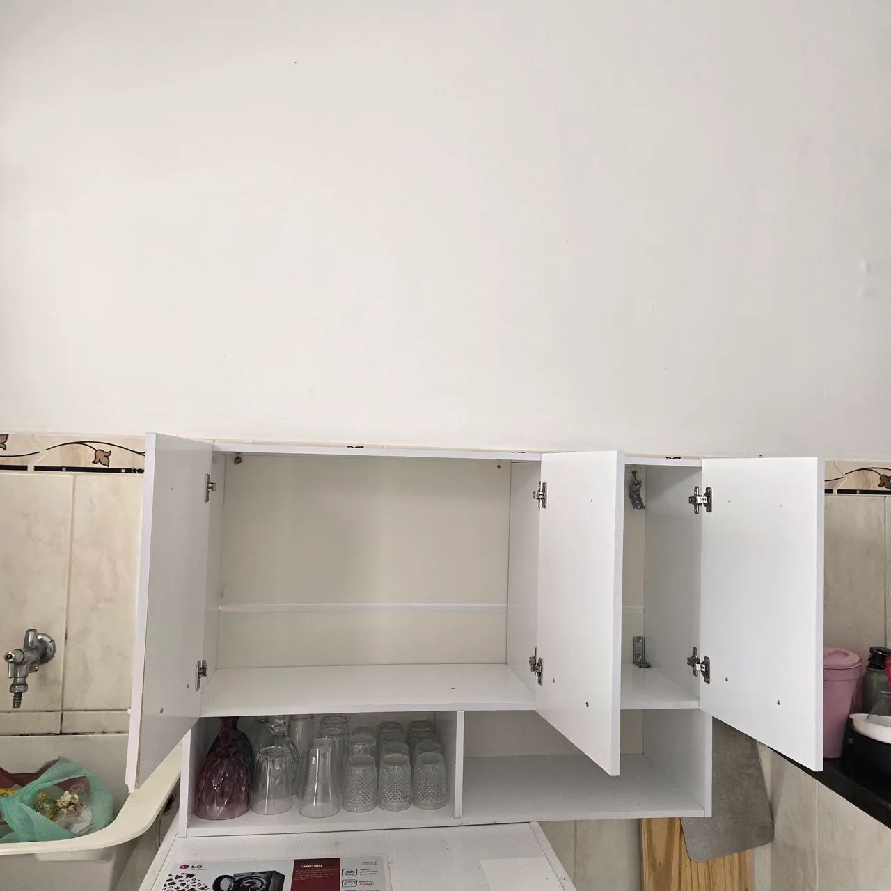 Armário multiuso aéreo
