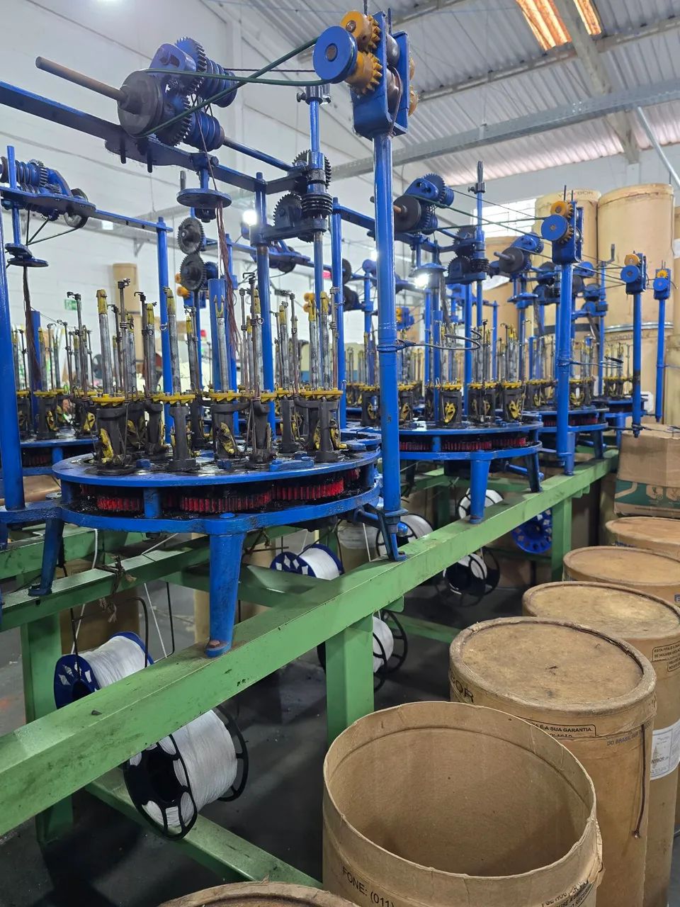 Bancada com 10 Máquinas Trançadeiras de cordão com 16 Fusos cada - Foto 2