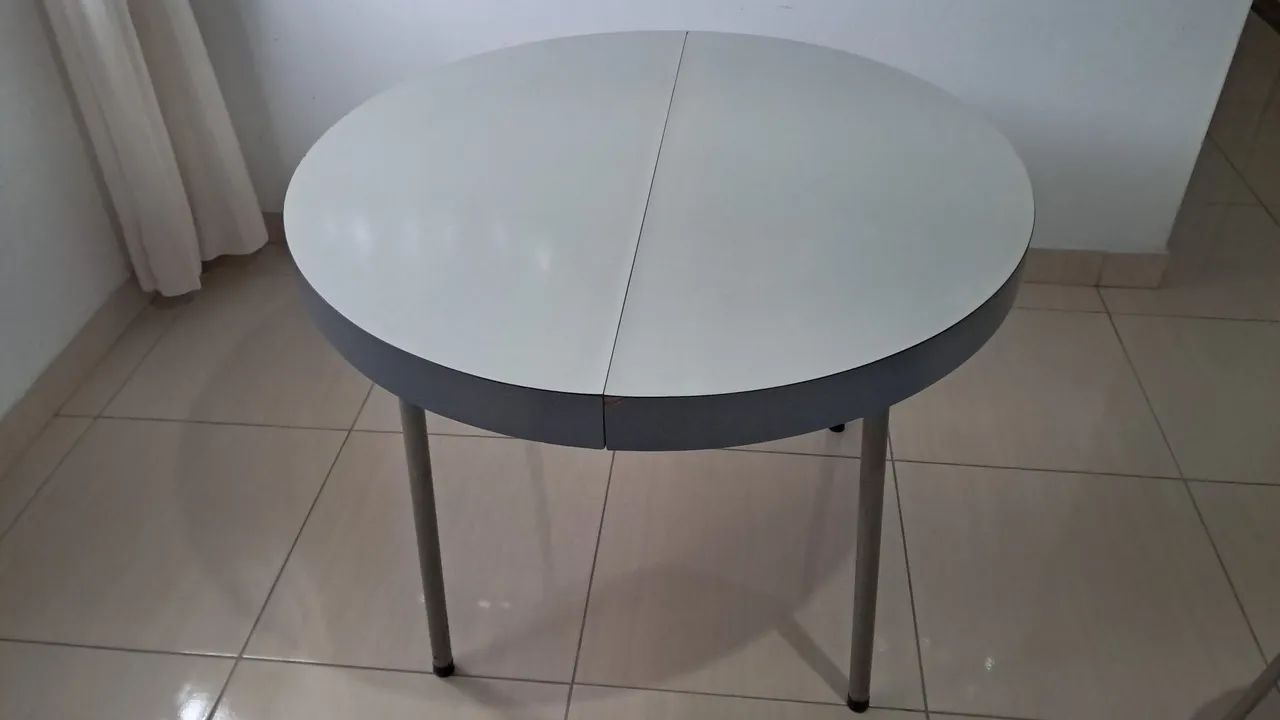 Mesa Com Quatro Cadeiras 