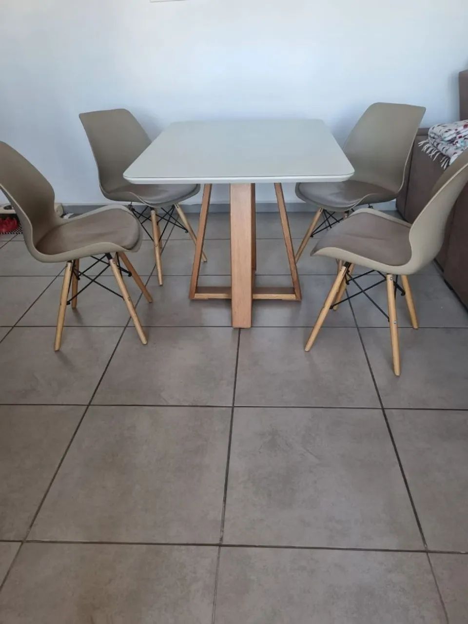Mesa com 4 Cadeiras - Foto 4
