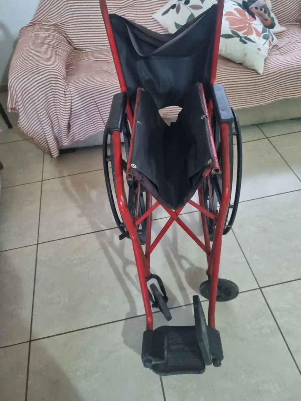 Cadeira de roda usada sim,  mas usável!