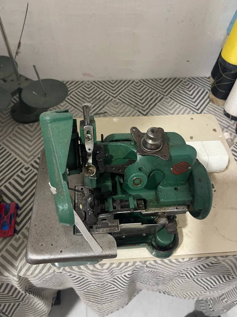 Maquina orverlok  em perfeito estado - Foto 2