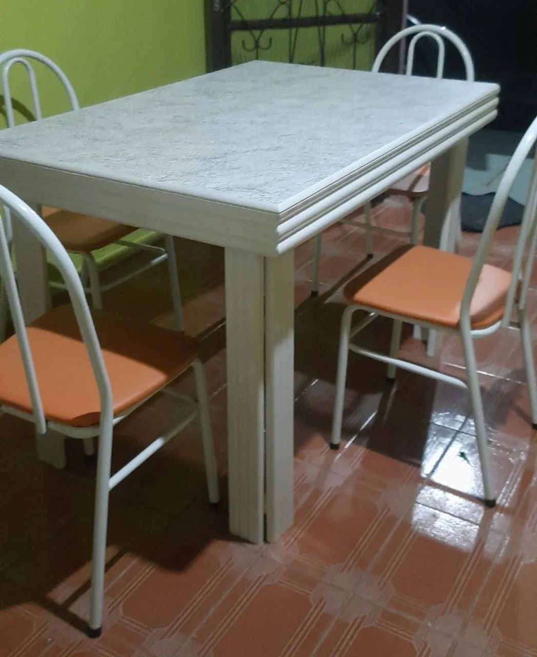 MESA COM 4 CADEIRAS  - Foto 5
