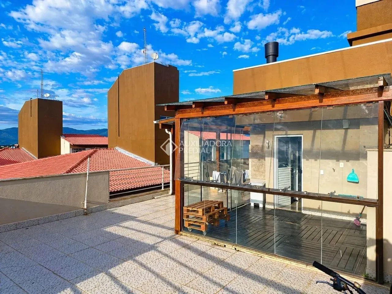 Imóvel para venda tem 113 metros quadrados com 3 quartos em Carianos - Florianópolis - SC - Foto 2