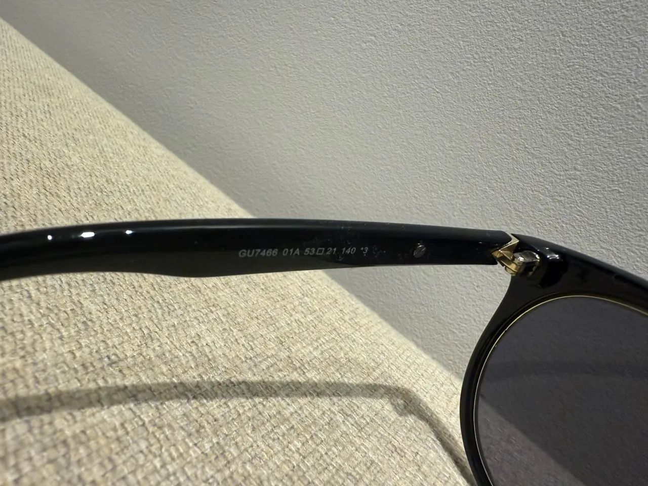 Óculos de Sol Guess GU7466 01A Original - Preto Elegante - Foto 3