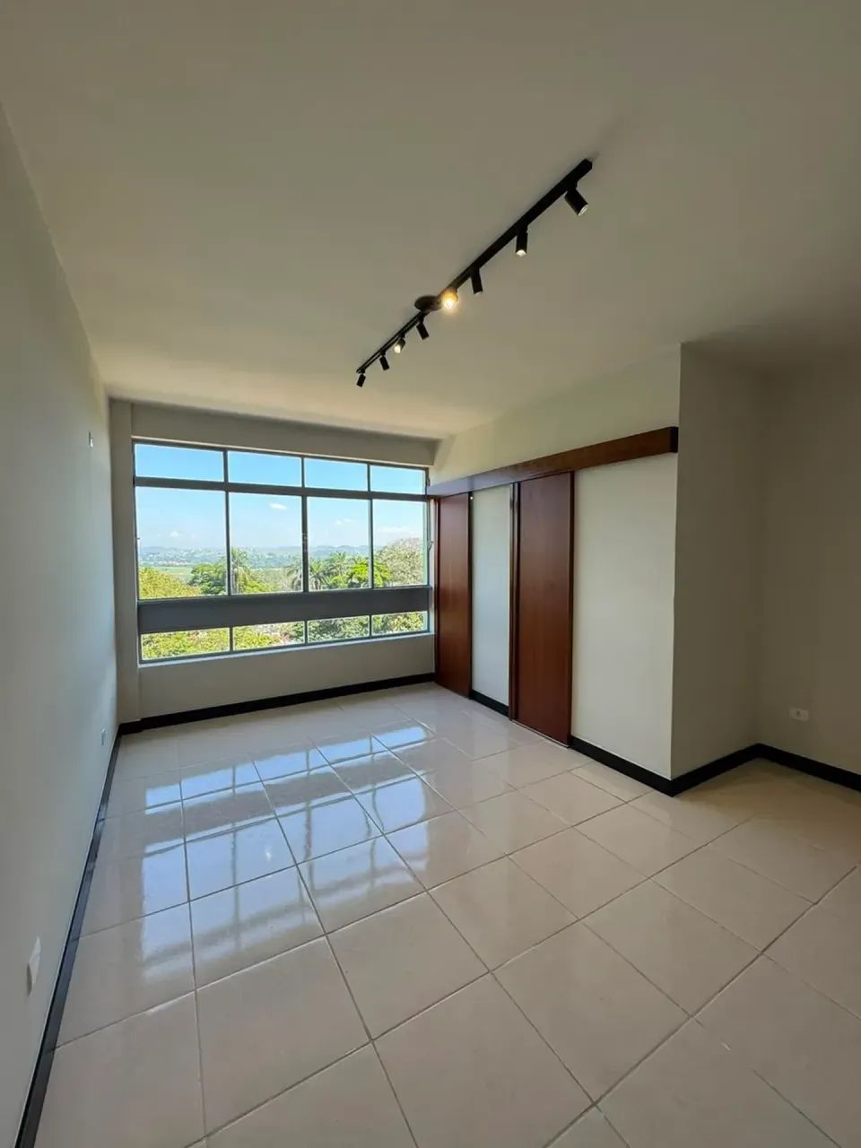 Sala comercial para venda possui 40ms², no  Centro - São José dos Campos - SP