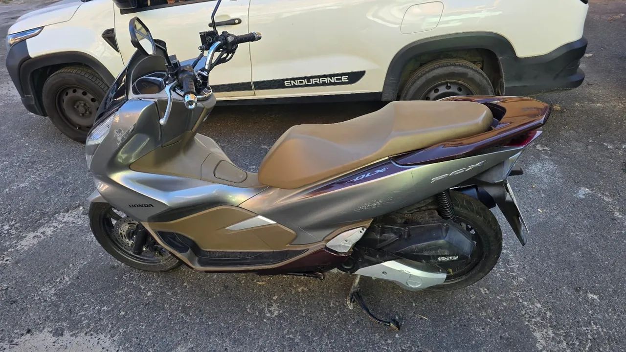 PCX DLX 2022 - Foto 3