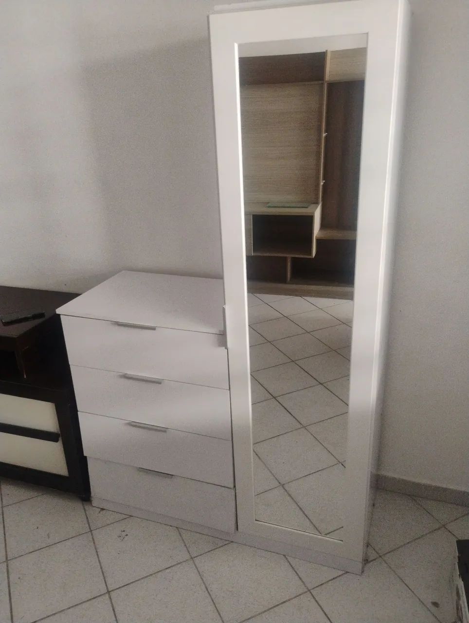 Cômoda Guarda Roupa com Espelho 