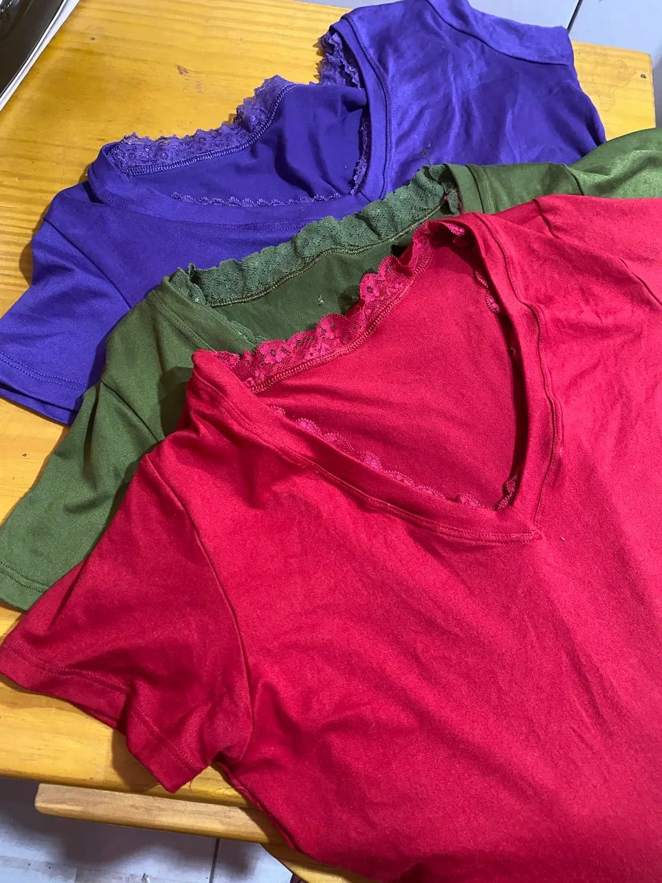 Kit com 3 blusas em suede confortável 