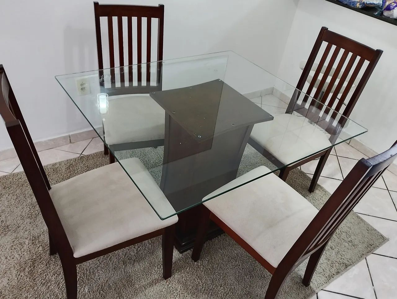 Mesa de vidro c/ 4 cadeiras