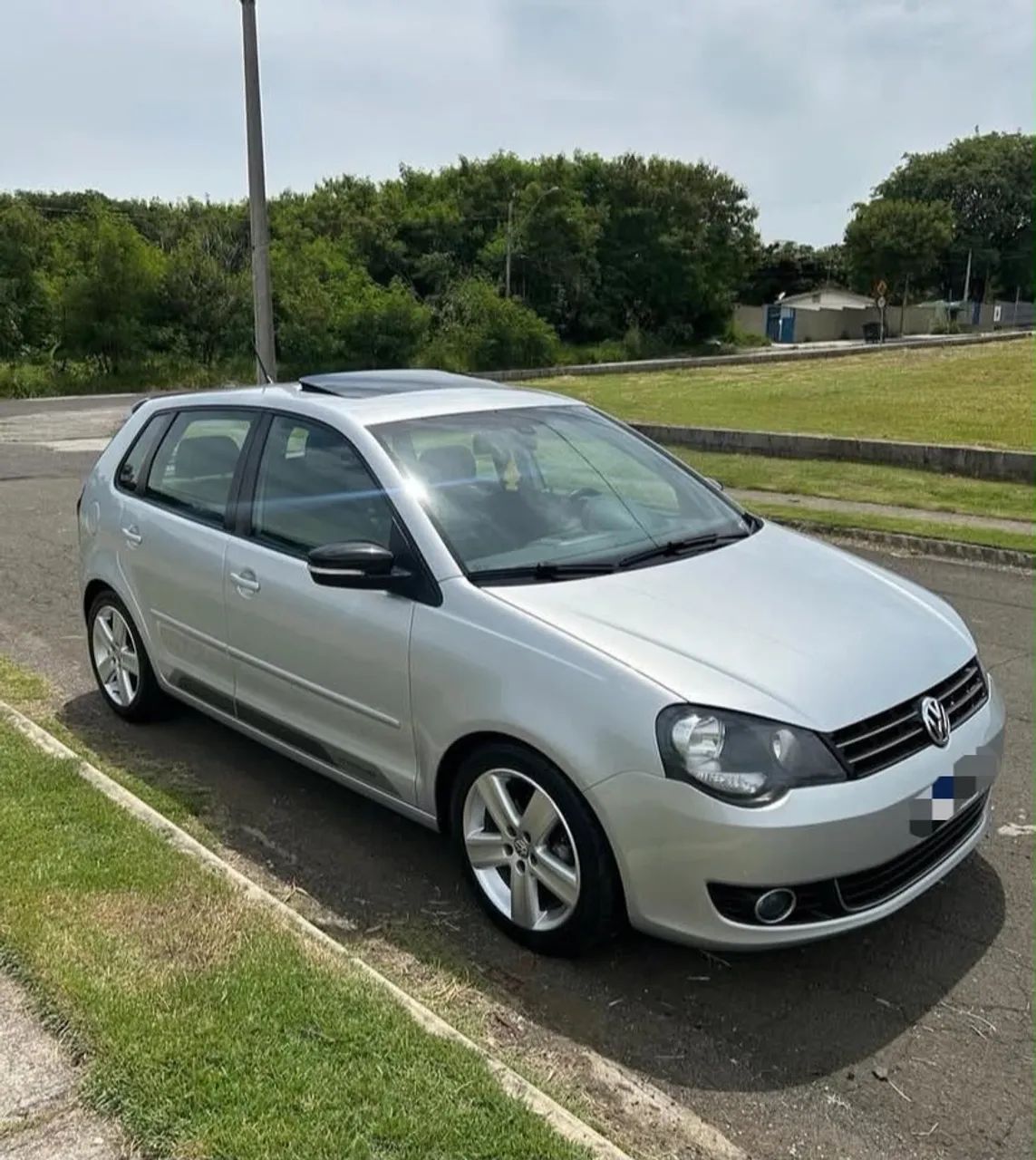 Volkswagen Polo Polo Sed. COMFORT. 1.6 Mi Tot. Flex 8v 2014