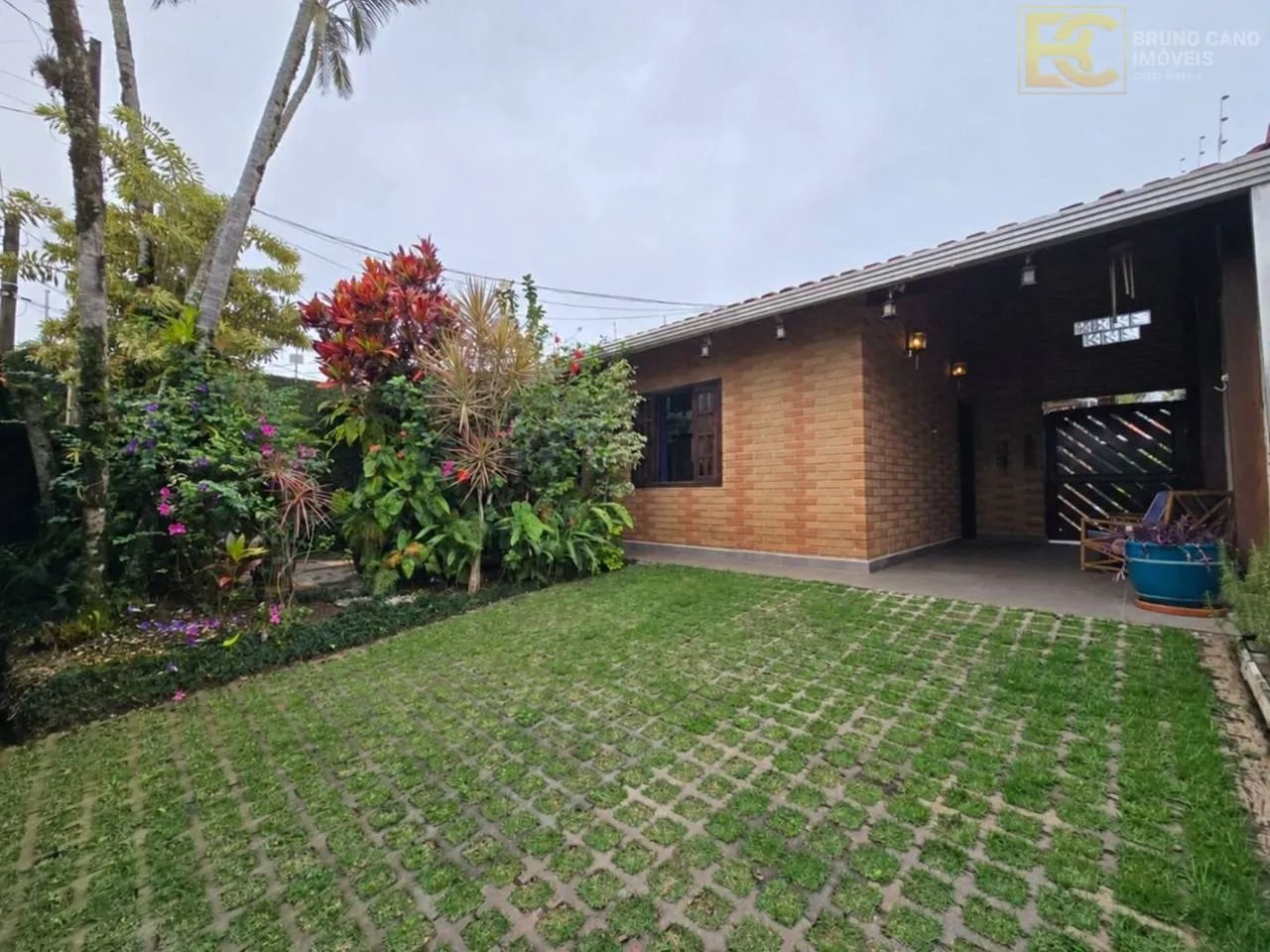 Casa com 4 quartos e piscina à venda! - Centro - Peruíbe/SP
