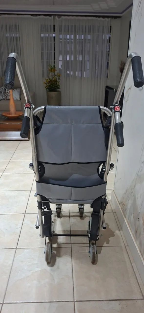 Cadeira de Subir e descer Escadas - com freio e cinto para pernas MARIMED - Foto 3
