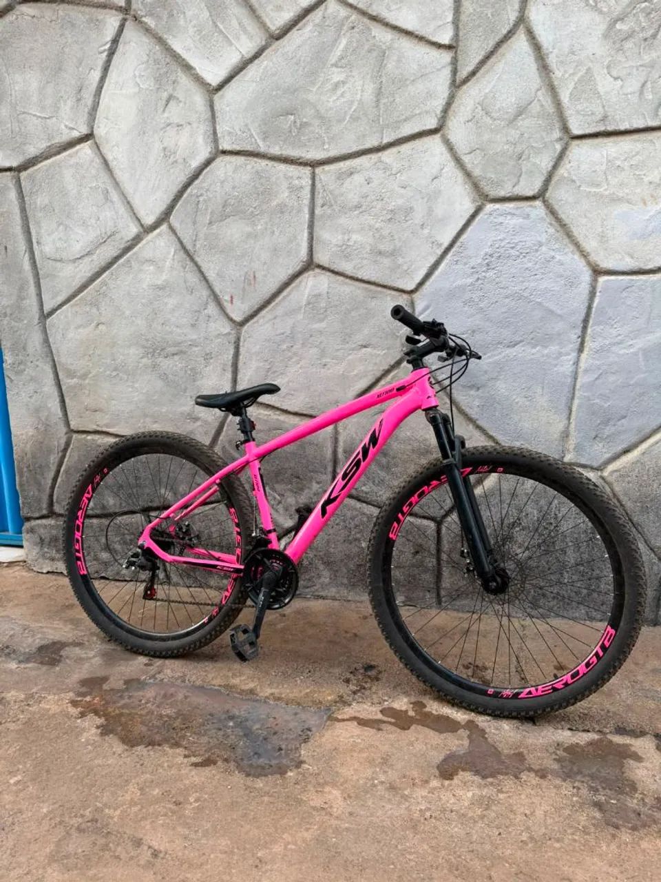 Vende-se bicicleta semi nova 