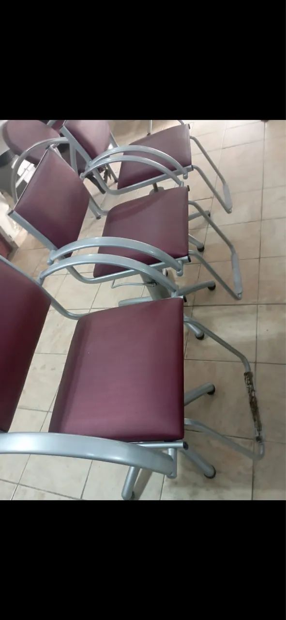 Vendo moveis de salão! 3 cadeiras 2 lavatórios 1 maca 