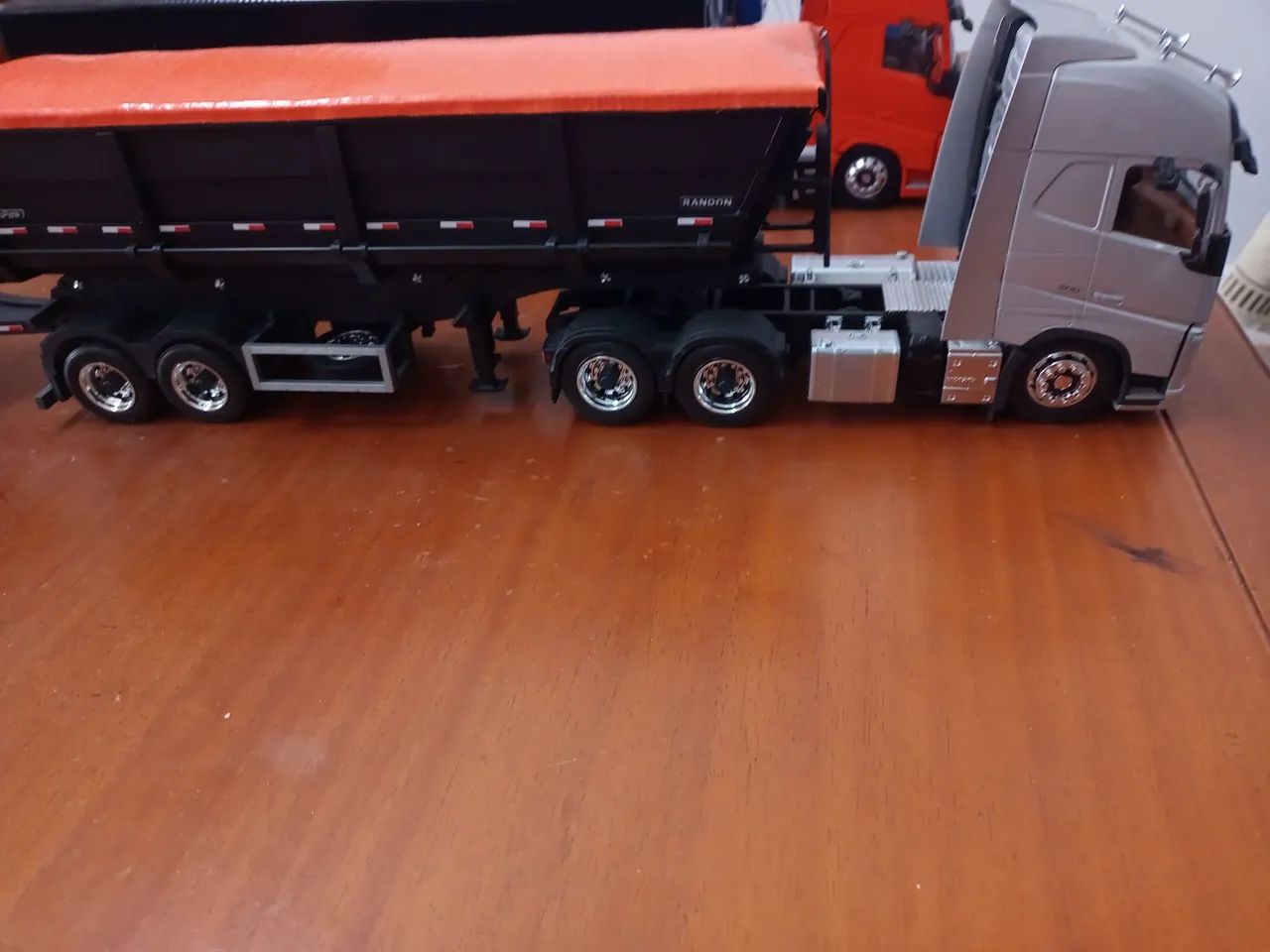 Miniatura caminhão Volvo Rodo Caçamba 1/32 - Foto 3