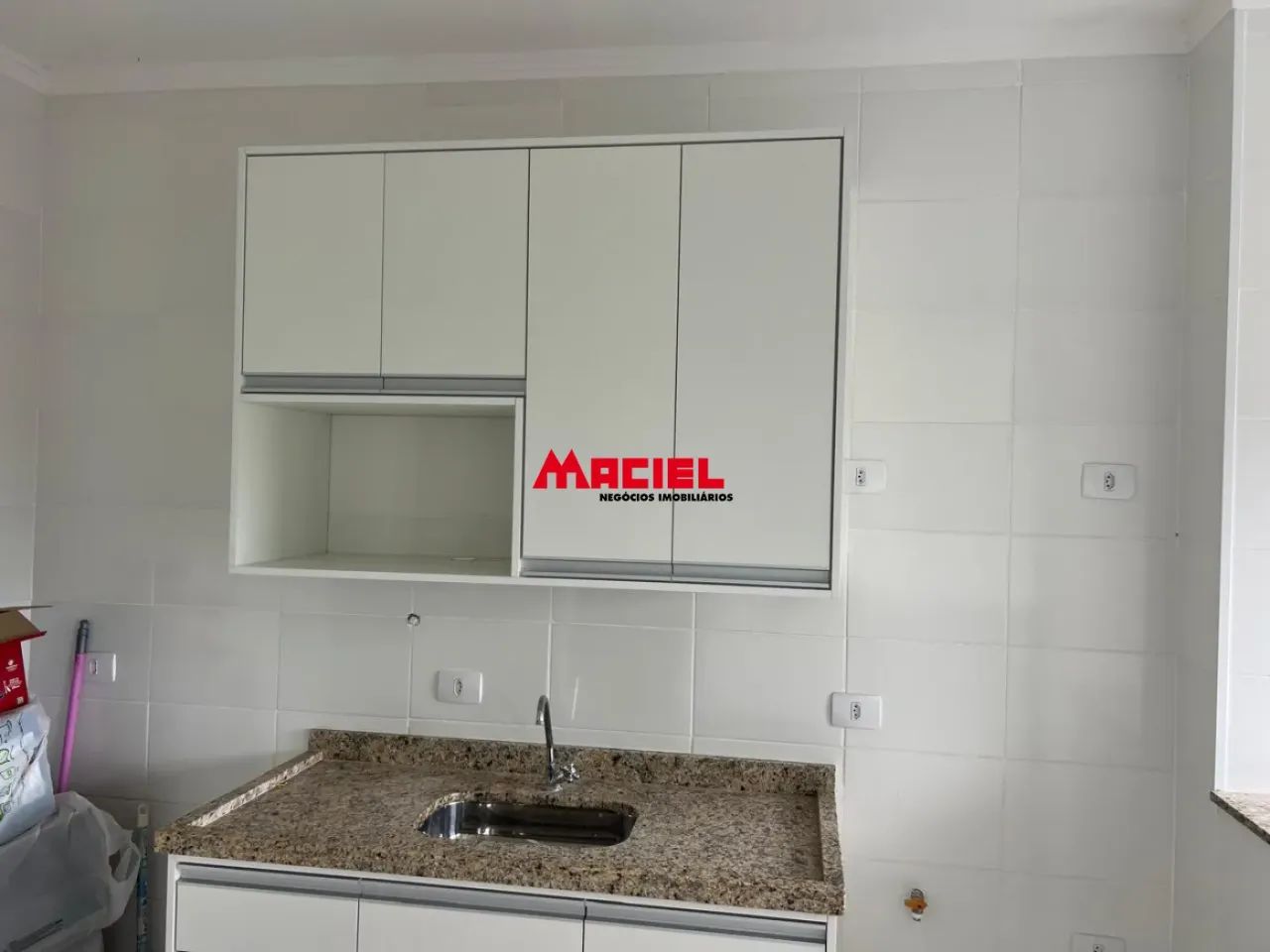 APTO NOVÍSSIMO COM 2 QUARTOS, 1 BANHEIRO, SACADA COM TELA DE PROTEÇÃO, ELEVADOR, LASER COM - Foto 4