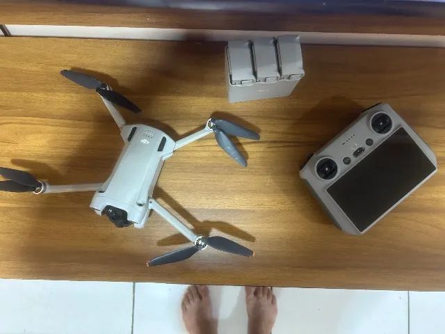 Drone DJI mini 3 pro + 3 baterias e controle com visor  - Foto 5