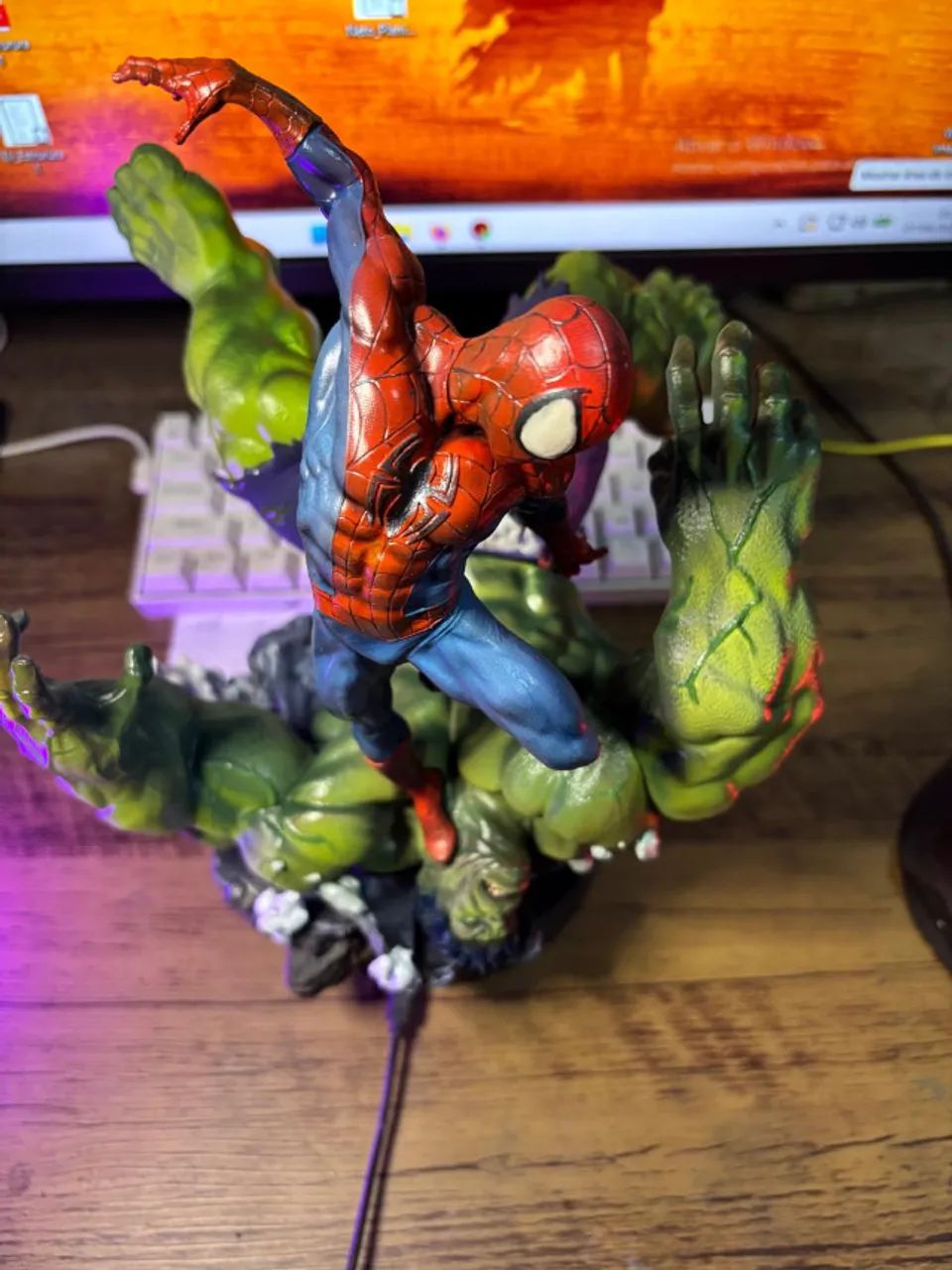 SPIDER-MAN X HULK - ESTATUETA EM RESINA - Foto 3
